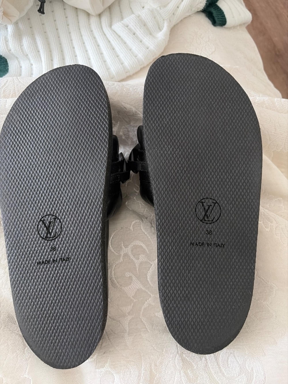 Louis Vuitton Sunset Black Calfskin Mules Excellent Condition - Picture 2 of 5